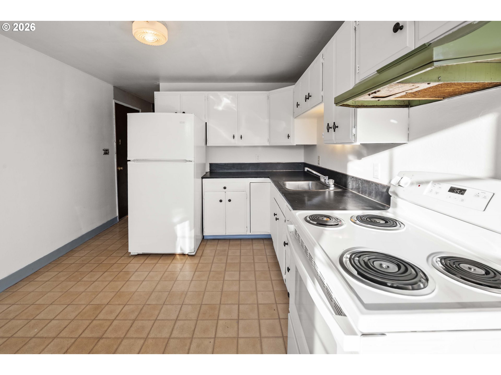 2440 Pine Street Seaside, OR 97138 - Photo 8 of 22 a kitchen with a stove a refrigerator and a sink
