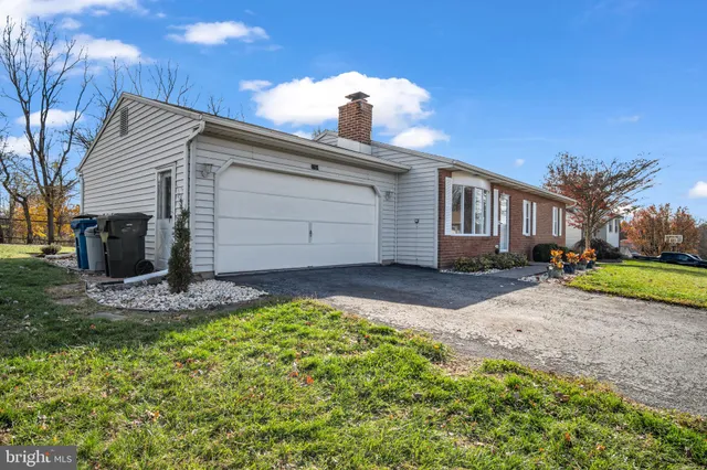 $354,900 | 2714 East Rosegarden Boulevard, Mechanicsburg, PA 17055