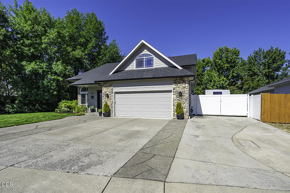 861 Mendolia Way Central Point, OR 97502 - Photo 32 of 35