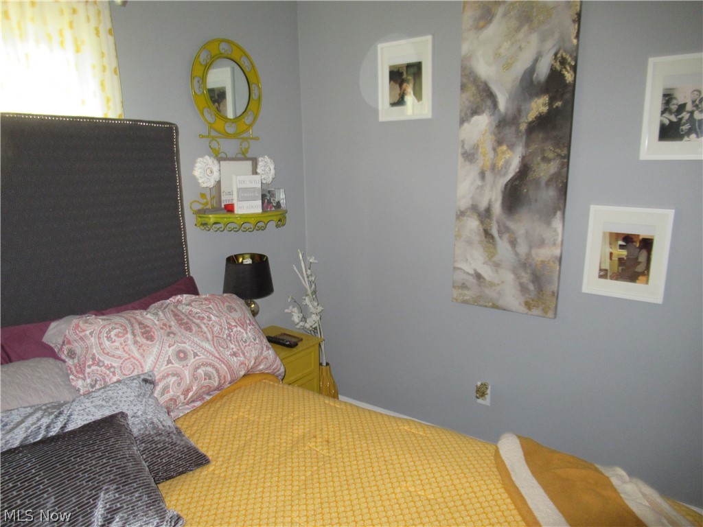4185 Lambert Road Cleveland, OH 44121 - Photo 10 of 20