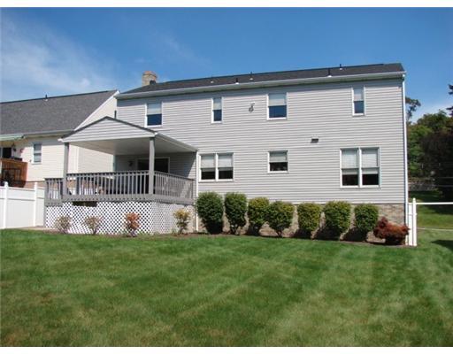 1492 Cathell Road Baldwin, PA 15236 - Photo 18 of 18 Exterior Back.