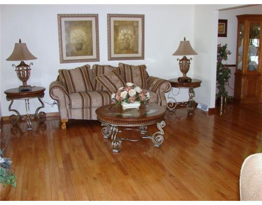 1492 Cathell Road Baldwin, PA 15236 - Photo 4 of 18 Living Room.