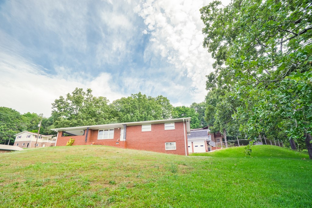 150 Curtis Road Dalton, GA 30720 - Photo 3 of 38 Gallery Image 3