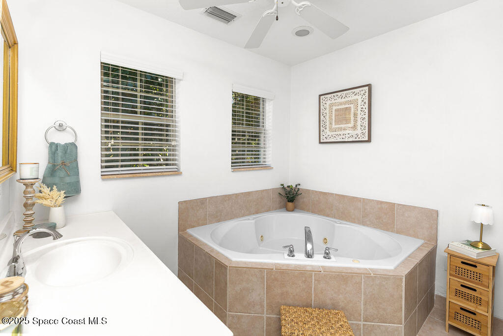 2524 Trotters Trail Cocoa, FL 32926 - Photo 21 of 46 a bath tub sitting next to a bathroom sink