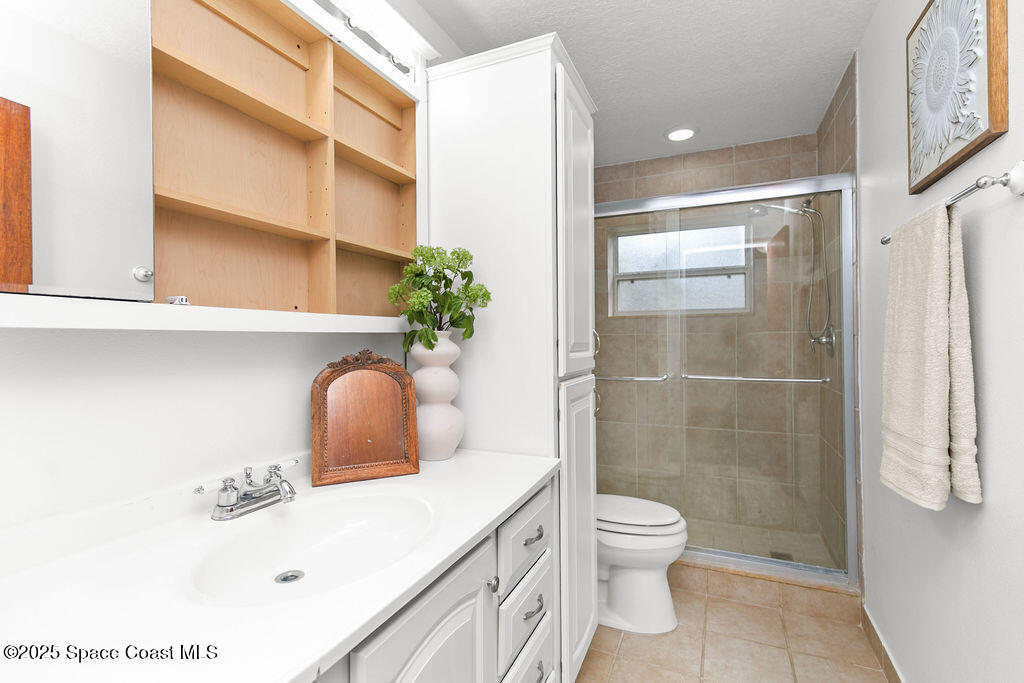 2524 Trotters Trail Cocoa, FL 32926 - Photo 32 of 46 a bathroom with a sink a toilet and shower