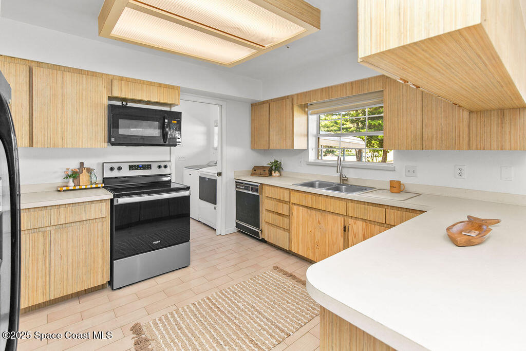 2524 Trotters Trail Cocoa, FL 32926 - Photo 5 of 46 a kitchen with stainless steel appliances granite countertop a sink dishwasher stove and refrigerator