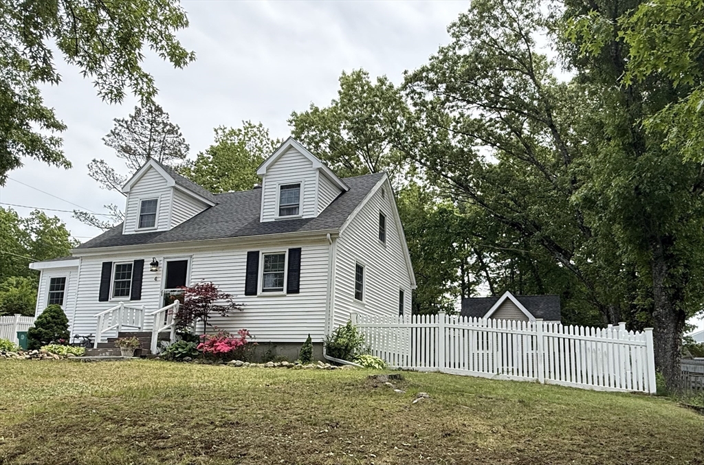 4 Robin Road Billerica, MA 01821 - Photo 2 of 15