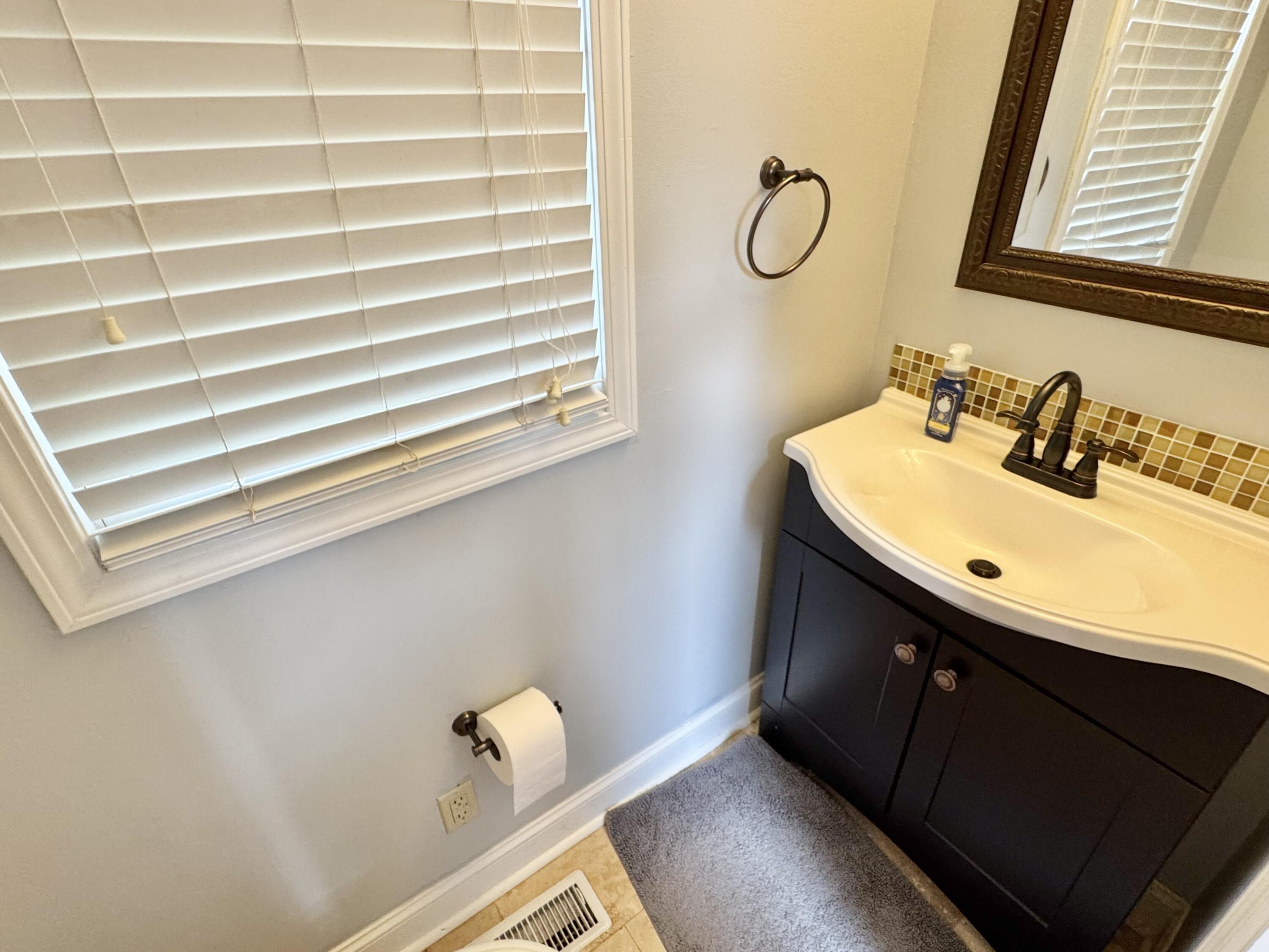 2436 Lofton Road Southwest Roanoke, VA 24015 - Photo 11 of 46 IMG_1785