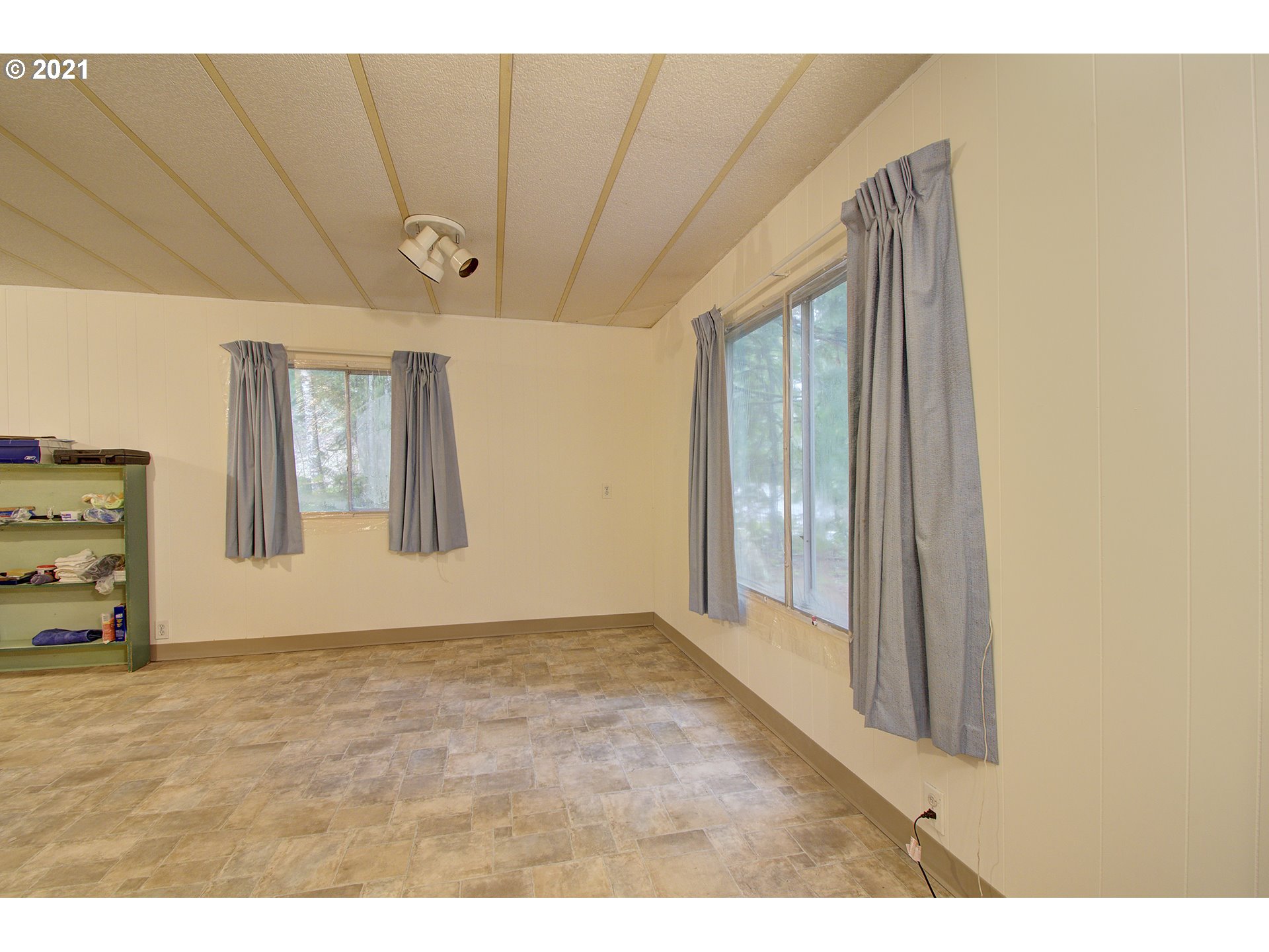 1371 Chapman Road Castle Rock, WA 98611 - Photo 9 of 13 Gallery Image 9