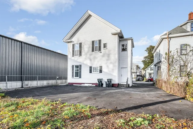 a view of a house with a backyard