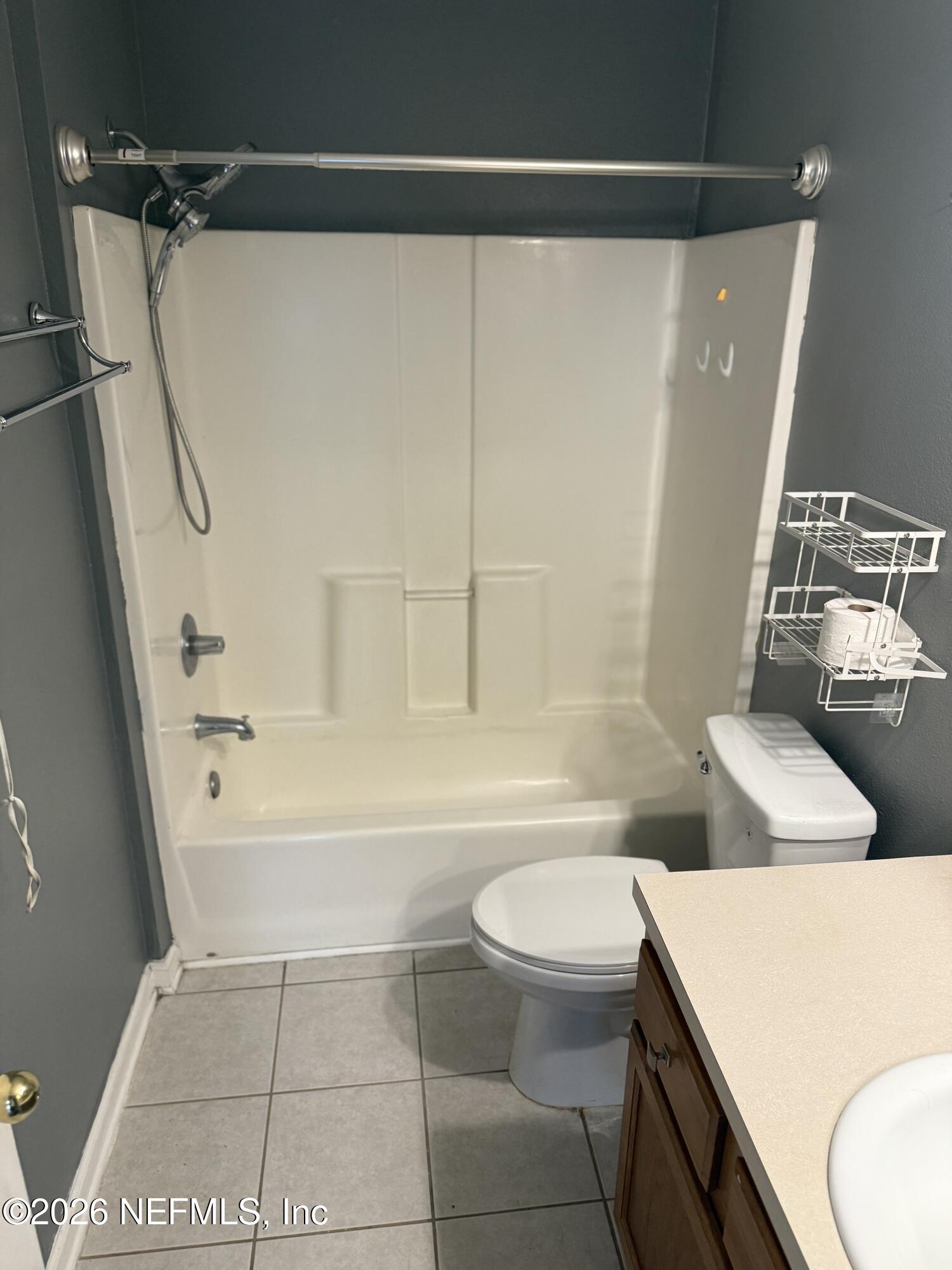 7920 Merrill Road, Unit 914 Jacksonville, FL 32277 - Photo 14 of 19 Owners bath