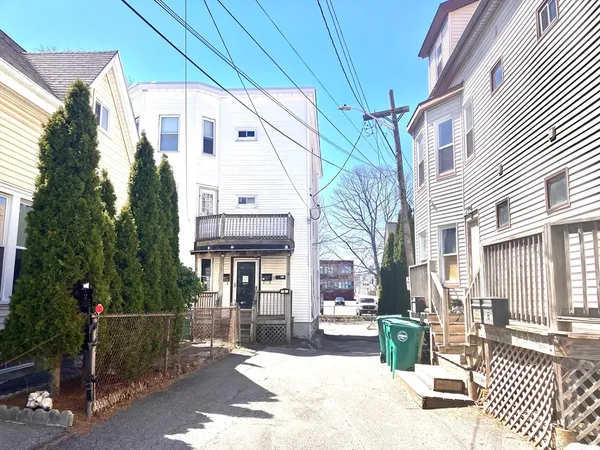 $2,600 | 4 Sisson Terrace, Unit 1, Lynn, MA 01902