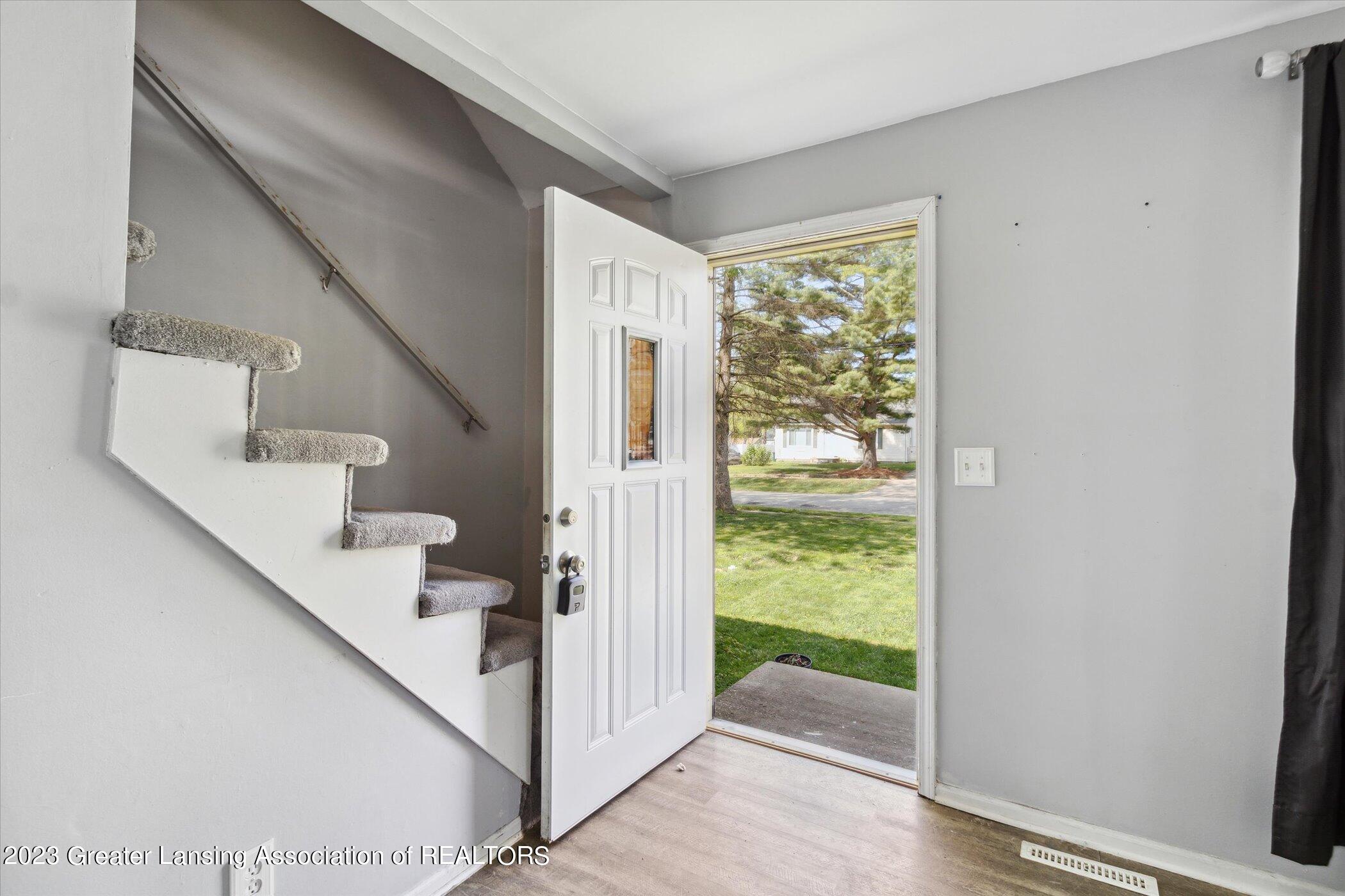6021 Hughes Road Lansing, MI 48911 - Photo 7 of 38 07-6021-Hughes-Rd-Lansing-MI-48911-Windo