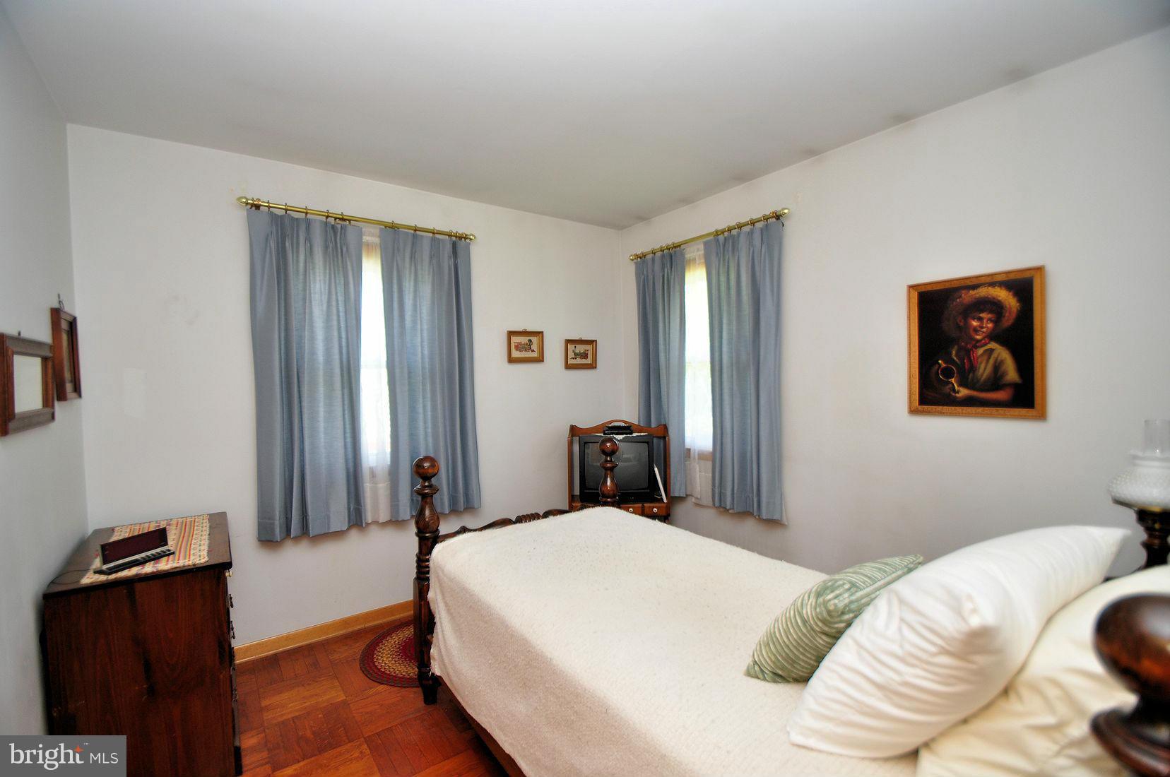 5902 Oakland Road Baltimore, MD 21227 - Photo 17 of 23 Bath (Master)