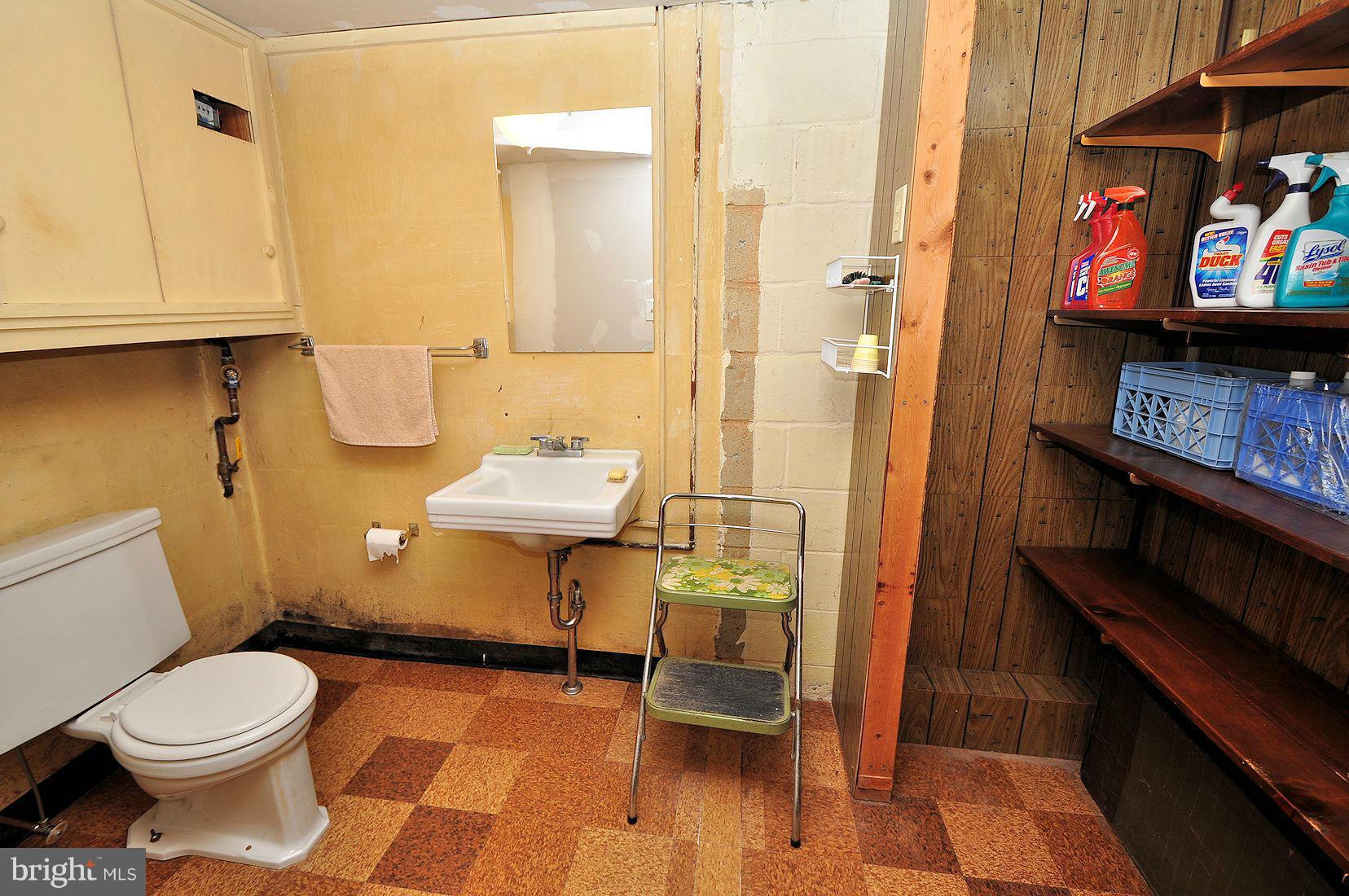 5902 Oakland Road Baltimore, MD 21227 - Photo 22 of 23 Interior (General)