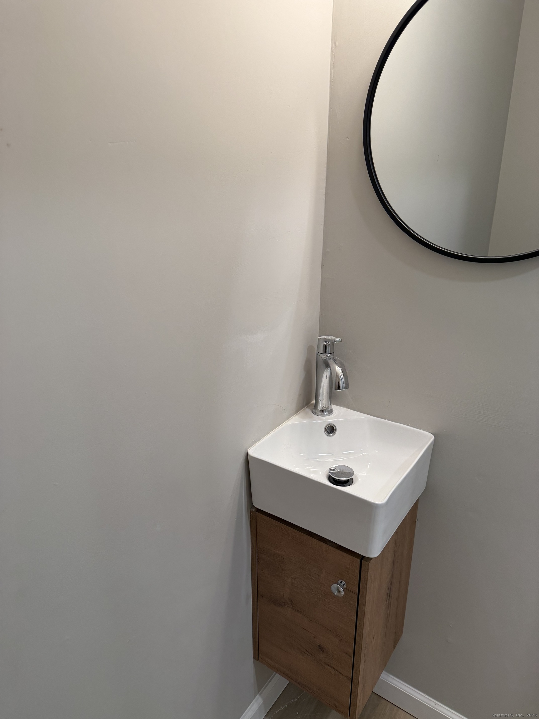 240 Centerbrook Road, Unit 240 Hamden, CT 06518 - Photo 9 of 26 a sink with a mirror