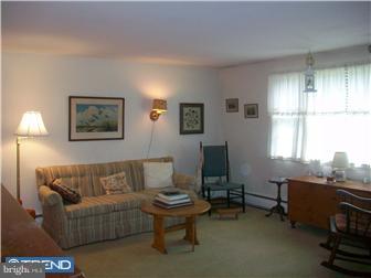 1191 Almshouse Road Warminster, PA 18974 - Photo 3 of 11 Living Room