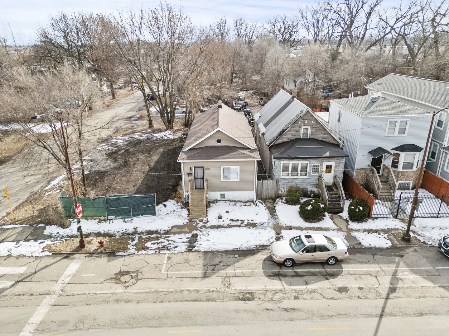 503 West 81st Street Chicago, IL 60620 - Photo 1 of 29 a view of a white house