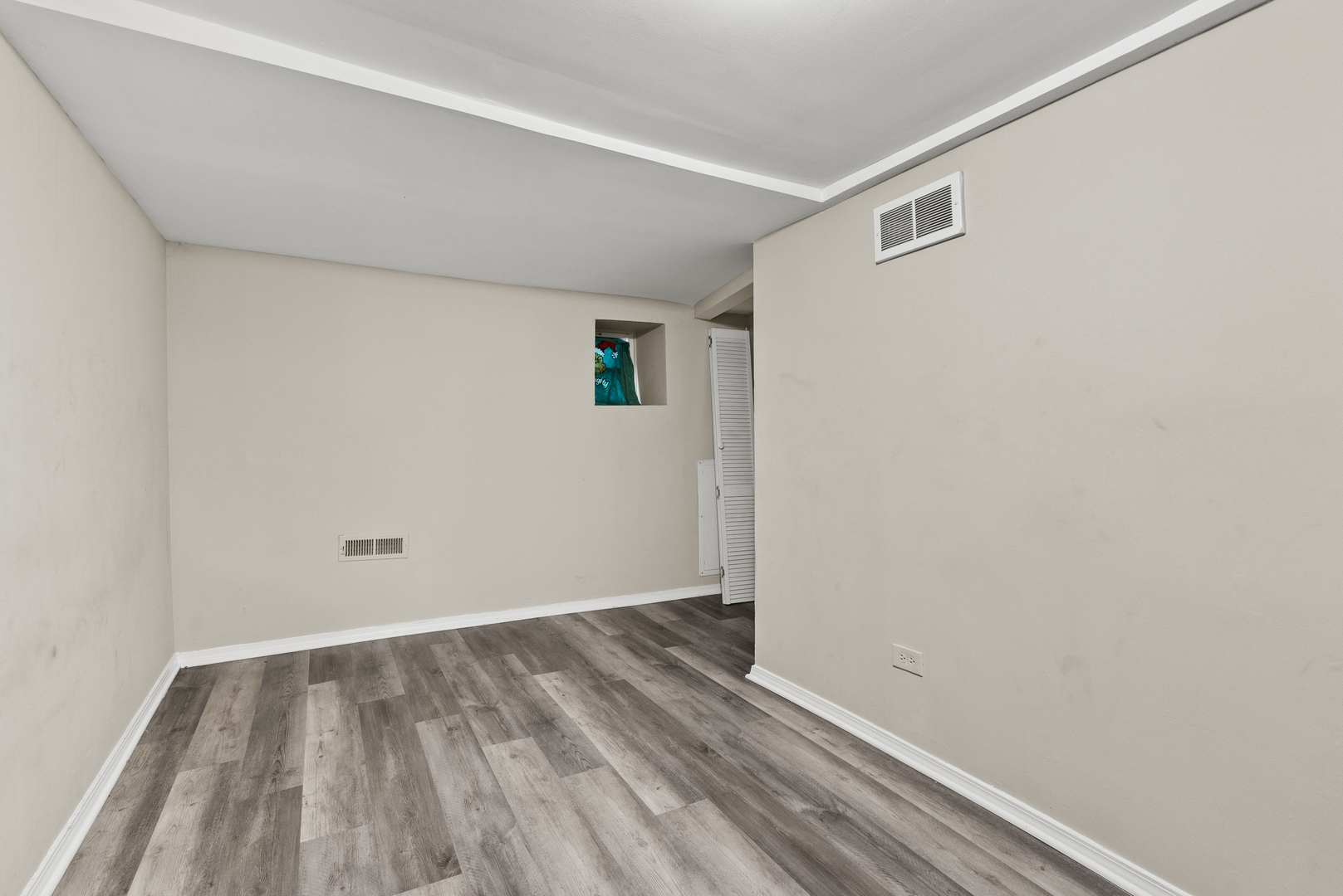 503 West 81st Street Chicago, IL 60620 - Photo 10 of 29 a view of room with walk in closet