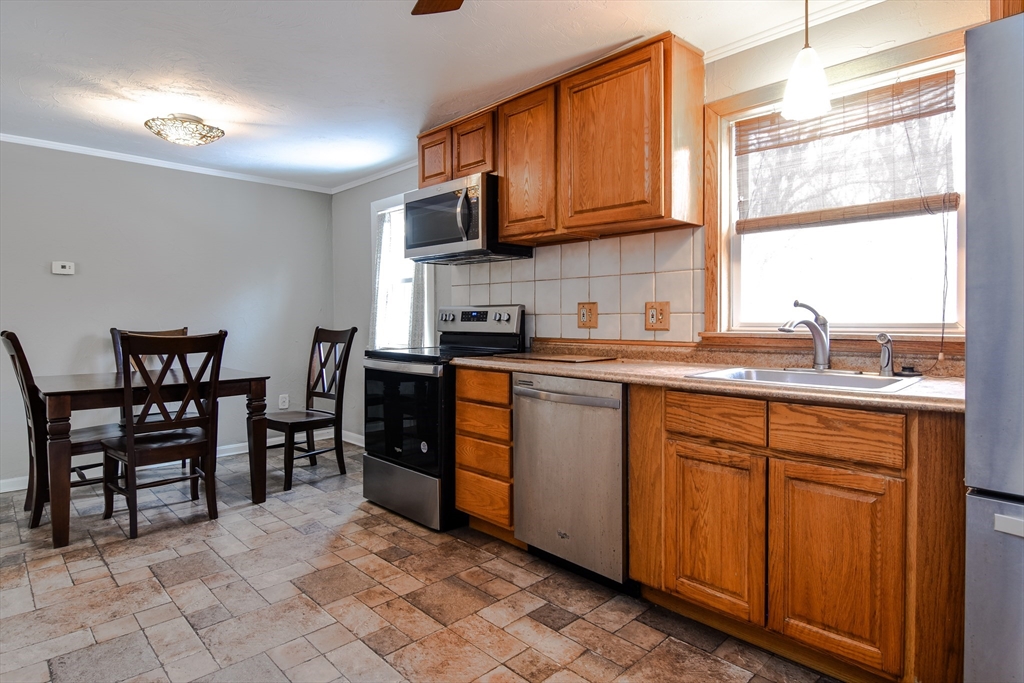 54 Shaw Farm Road Holliston, MA 01746 - Photo 6 of 21