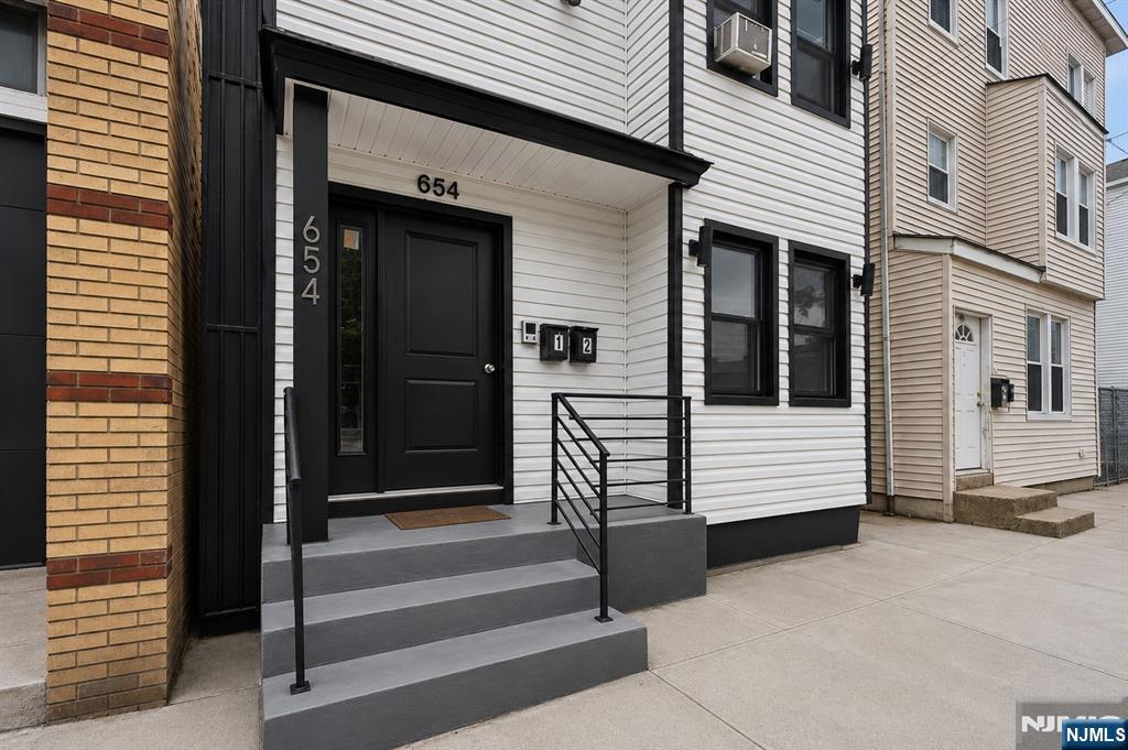 654 South 12th Street Newark, NJ 07103 - Photo 3 of 25