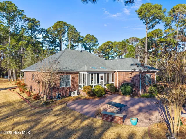 $500,000 | 303 Seascape Drive, Sneads Ferry, NC 28460