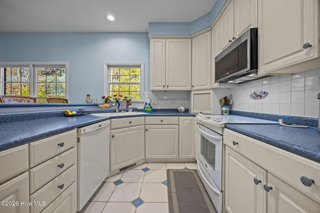 $500,000 | 303 Seascape Drive, Sneads Ferry, NC 28460