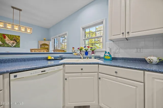 $500,000 | 303 Seascape Drive, Sneads Ferry, NC 28460