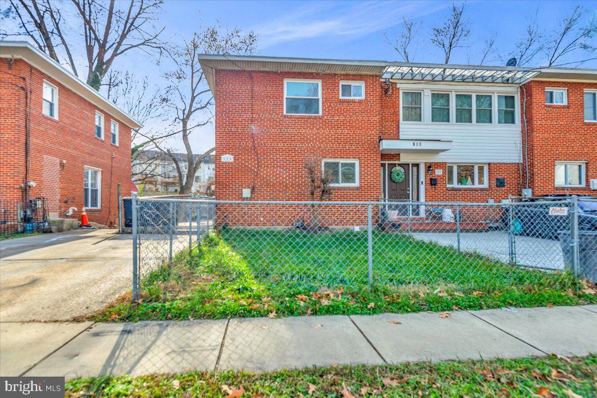 925 Owens Road Oxon Hill, MD 20745 - Photo 1 of 23 Gallery Image 1