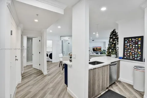 $990,000 | 1 Century Lane, Unit 510, Miami Beach, FL 33139