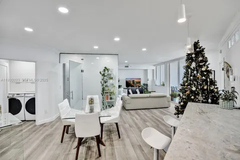 $990,000 | 1 Century Lane, Unit 510, Miami Beach, FL 33139