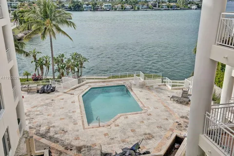 $990,000 | 1 Century Lane, Unit 510, Miami Beach, FL 33139