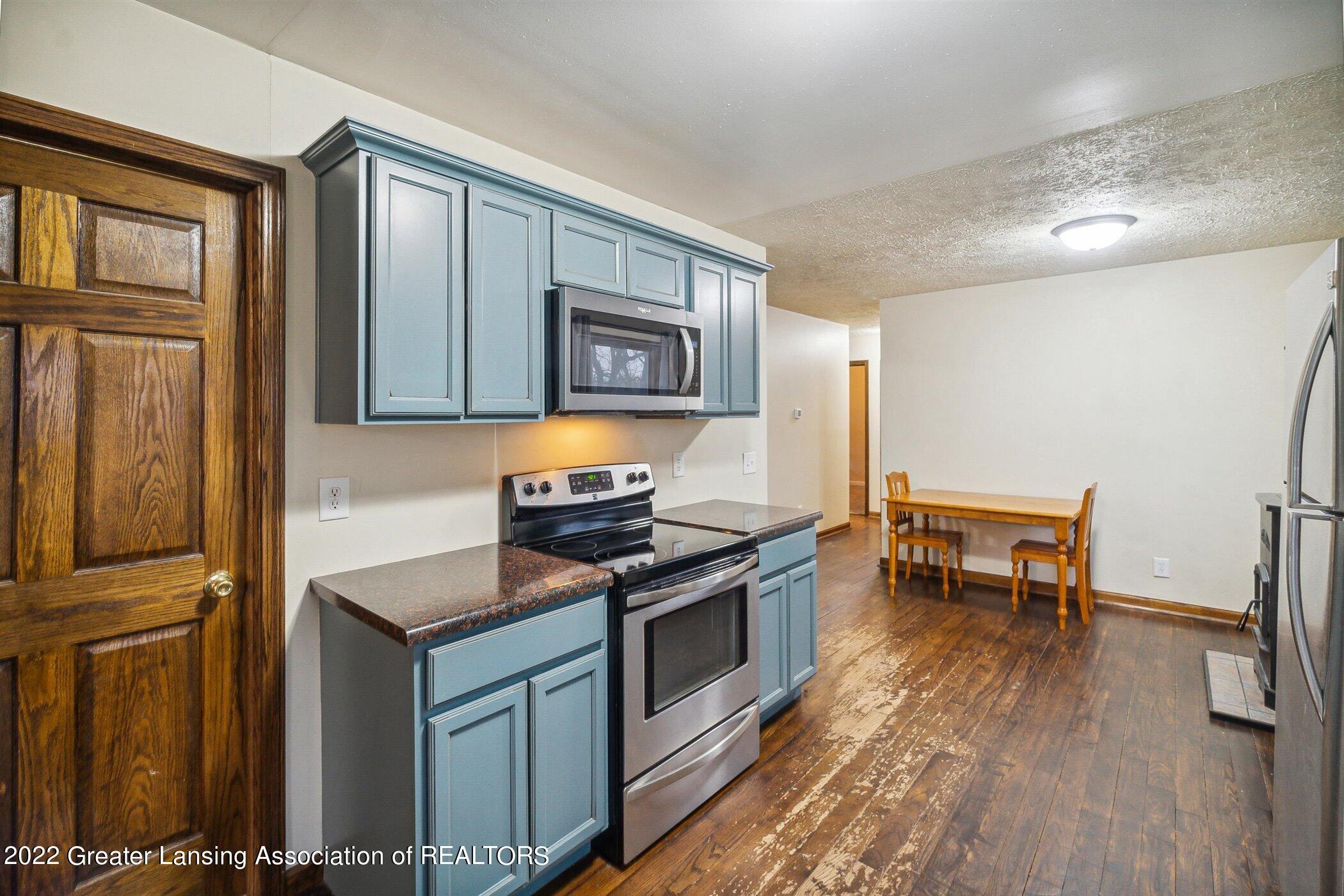 4853 Knapp Street Dimondale, MI 48821 - Photo 6 of 32 Kitchen