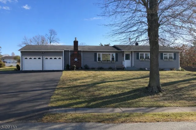 $550,000 | 11 Juniper Drive, Whitehouse Station, NJ 08889