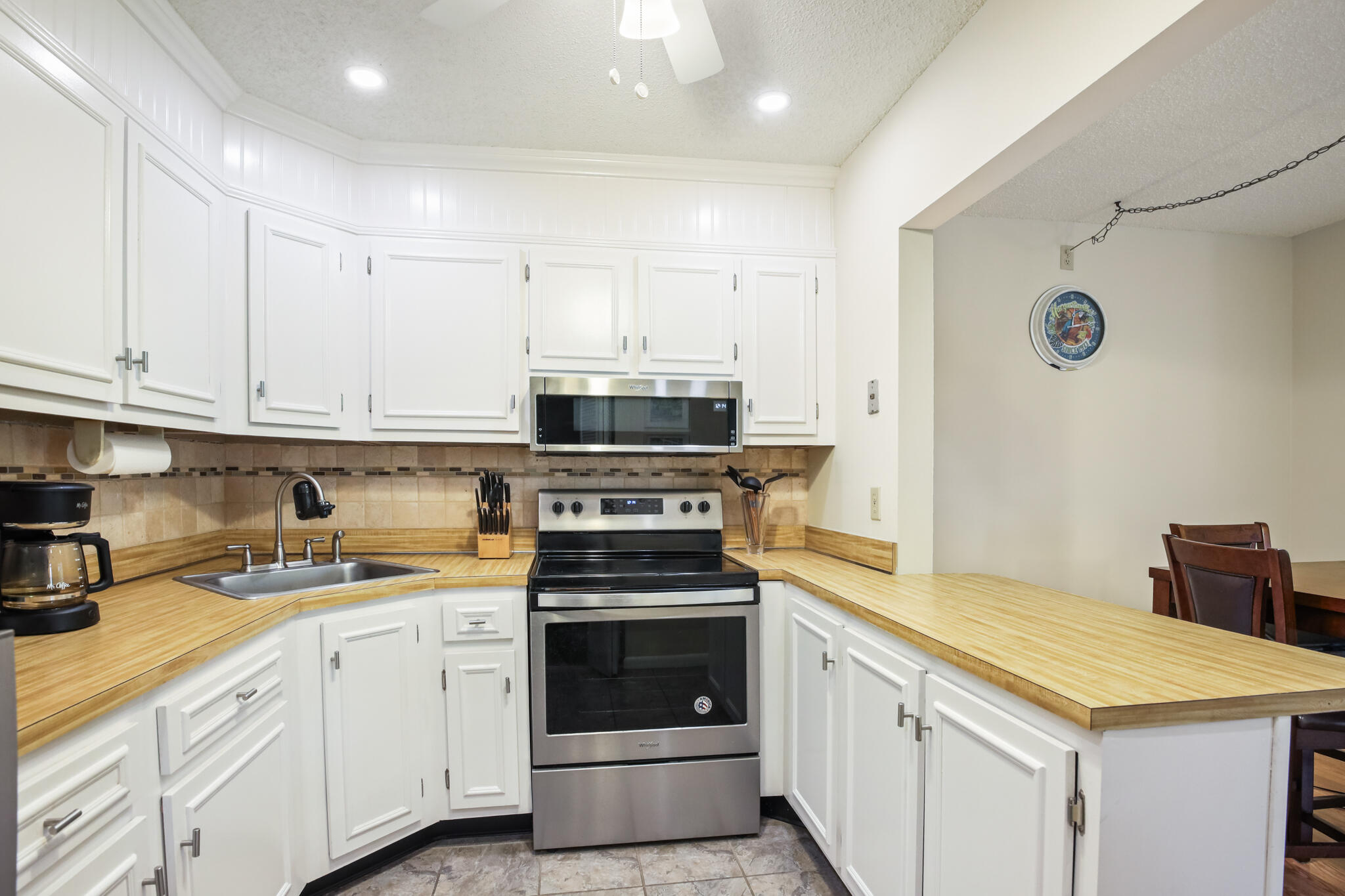 321 Pine Ridge Circle, Unit C2 Greenacres, FL 33463 - Photo 8 of 29 OPEN TO DINING