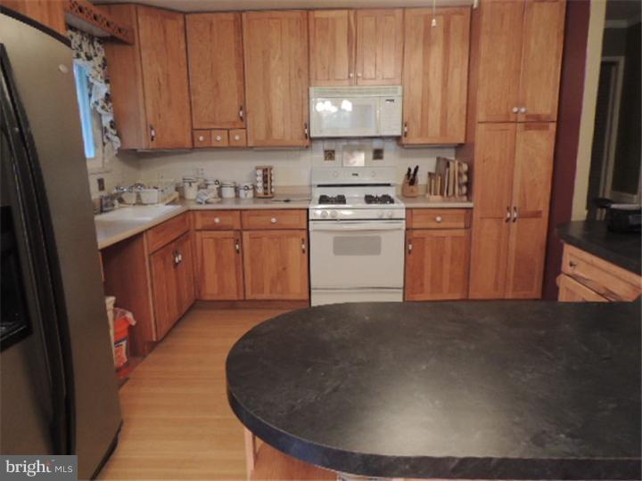 1526 Jill Road Willow Grove, PA 19090 - Photo 8 of 13 Gallery Image 8