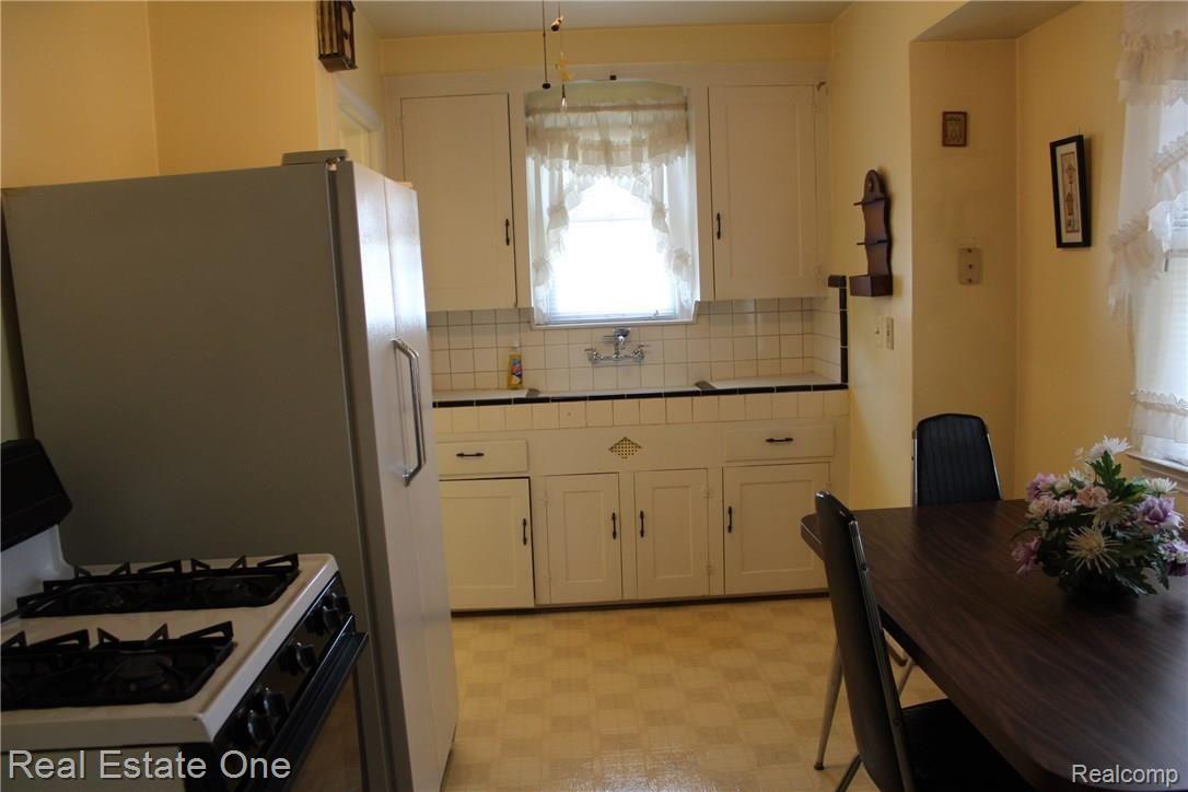 17763 Reno Street Riverview, MI 48193 - Photo 2 of 6 kitchen