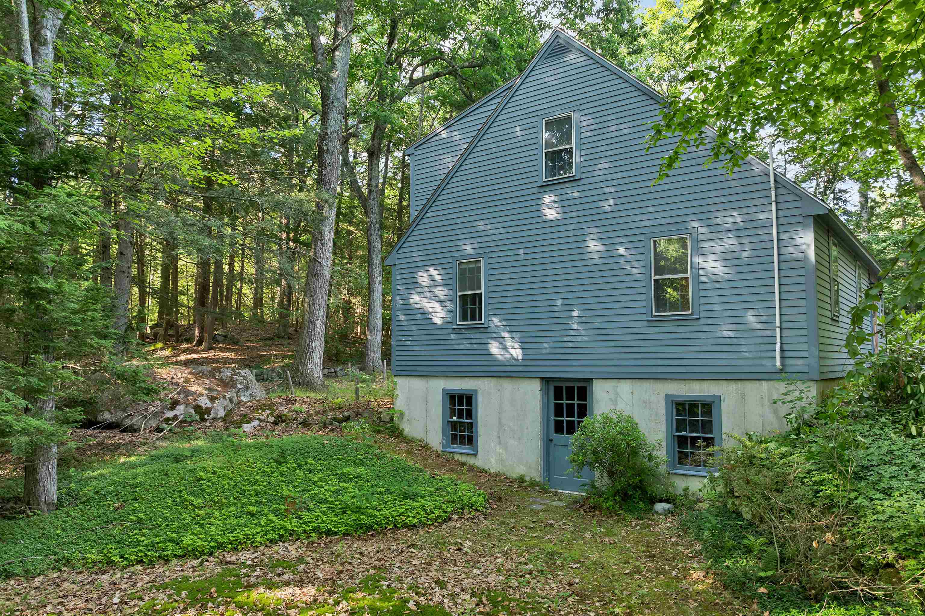 28 Manchester Road Amherst, NH 03031 - Photo 27 of 34