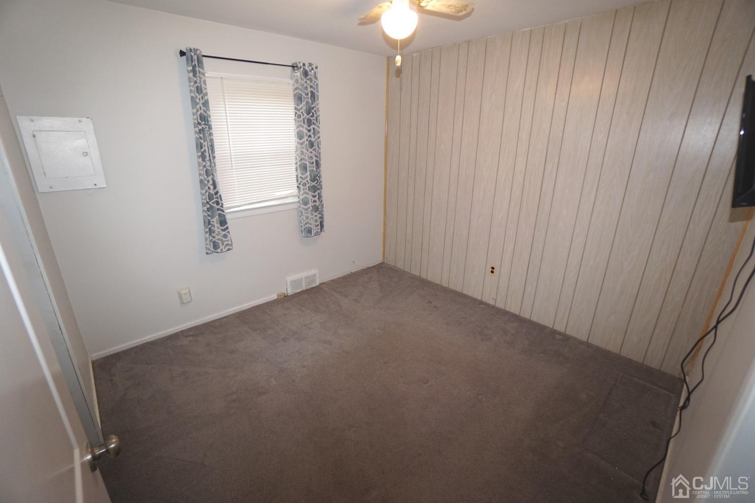 4 Piedmont Road Edison, NJ 08817 - Photo 15 of 22 an empty room with windows and closet