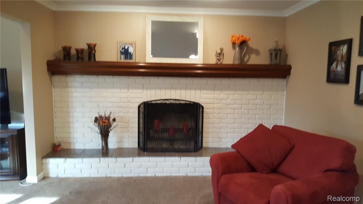 8463 Hampton Road Grosse Ile, MI 48138 - Photo 17 of 37 Family room with Natural fireplace