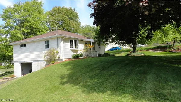 $249,000 | 11 Lamp Post Lane, New Cumberland, WV 26047