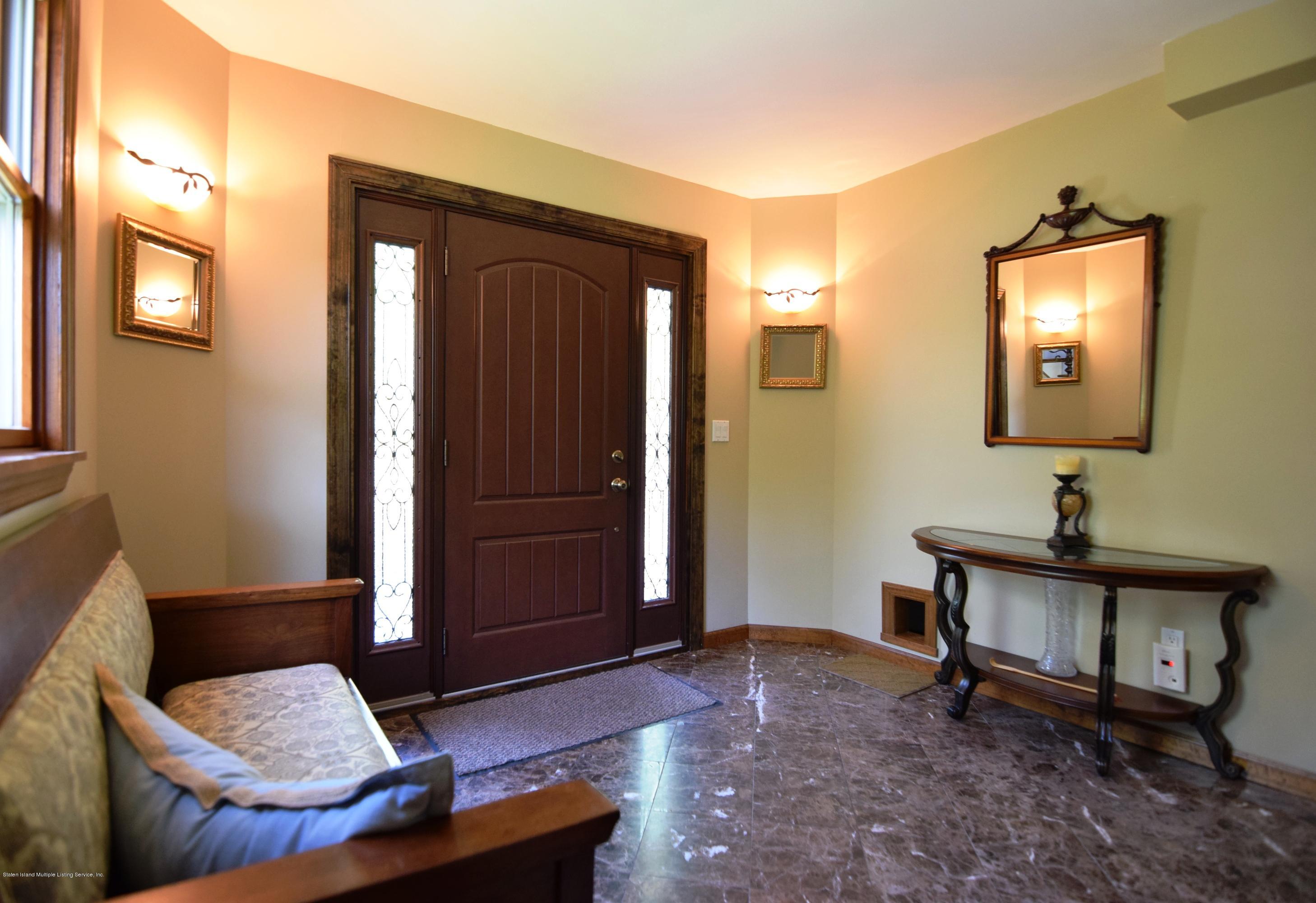 78 Dent Road Staten Island, NY 10308 - Photo 6 of 32 (6) Entry Foyer