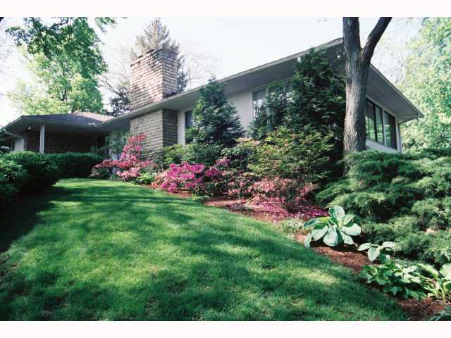2642 Charing Road Columbus, OH 43221 - Photo 4 of 18