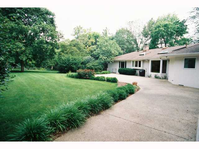 2642 Charing Road Columbus, OH 43221 - Photo 5 of 18