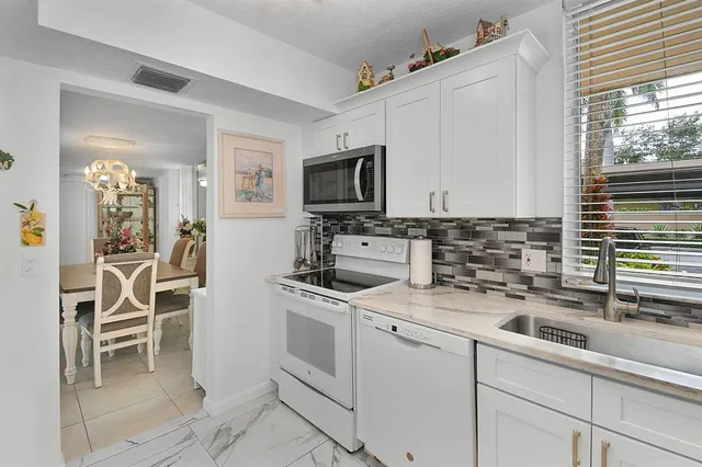 $2,500 | 3412 Northeast Causeway Boulevard, Unit 103, Jensen Beach, FL 34957