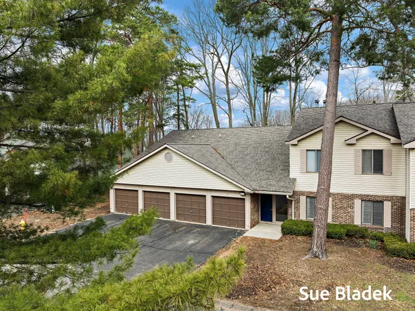 $230,000 | 1114 Ambertrace Lane, Unit 2, Holland, MI 49424