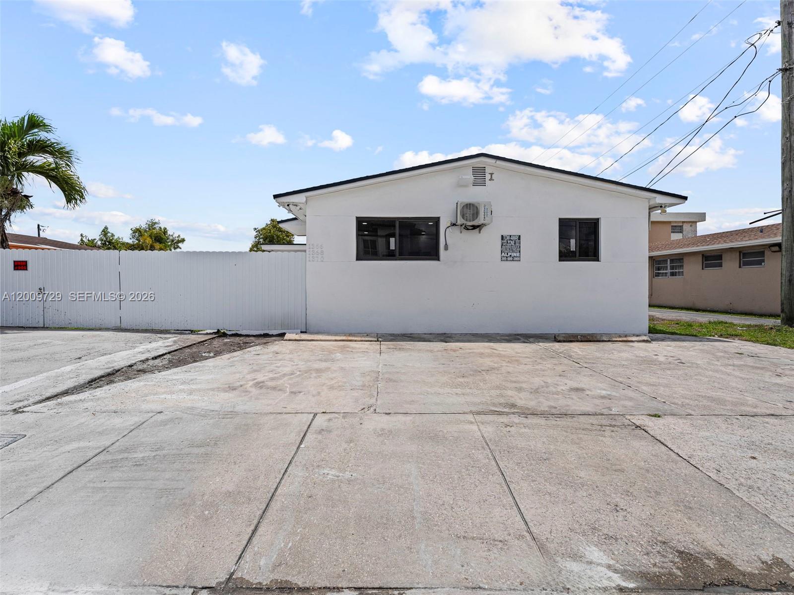 1370 West 29th Street, Unit B Hialeah, FL 33012 - Photo 3 of 15 a backyard of a house