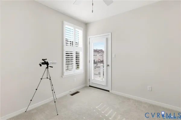 a view of livingroom with furniture