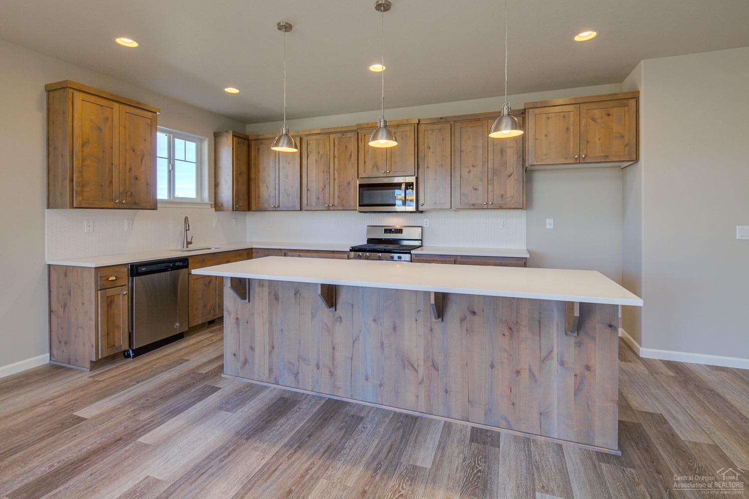 663 Northwest Rimrock Drive Redmond, OR 97756 - Photo 4 of 25 Additional Photo