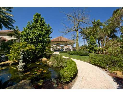 27 Saranac Road Sea Ranch Lakes, FL 33308 - Photo 2 of 3 Yard/Garden